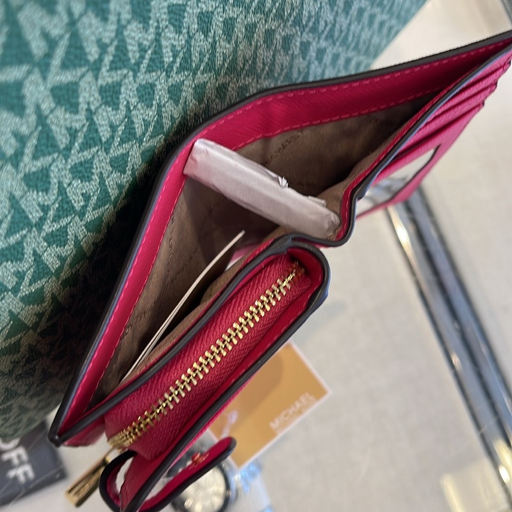 MICHAEL KORS
Medium Crossgrain Leather Wallet
Electric Pink 
NWT - Picture 7 of 16